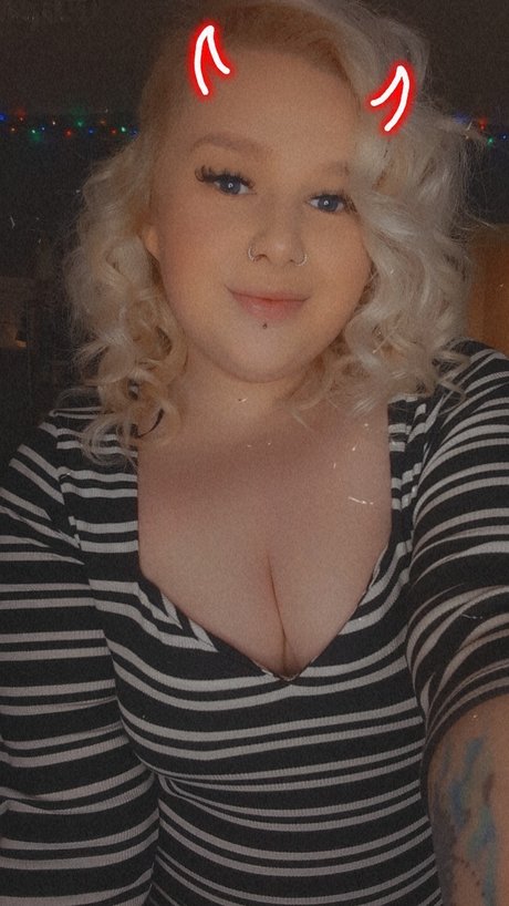 Taryn_ star adult image