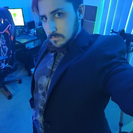 Alex T_ perfect model picture