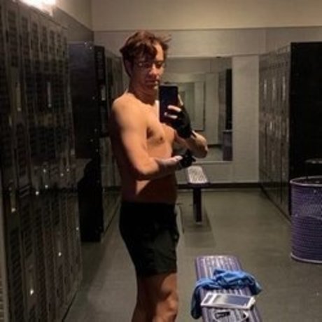 AdamOnix top model picture