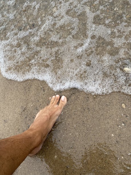 FeetyPablo model top picture