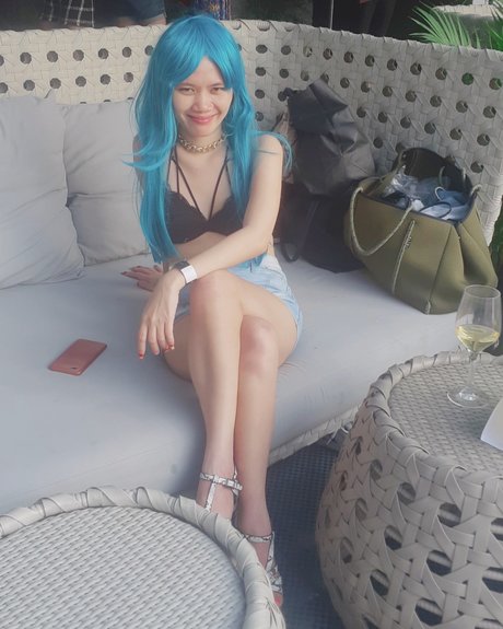 Petite Kinky free model pics