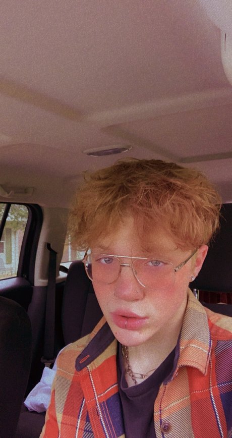 Harvey Flinn nudes actress pic