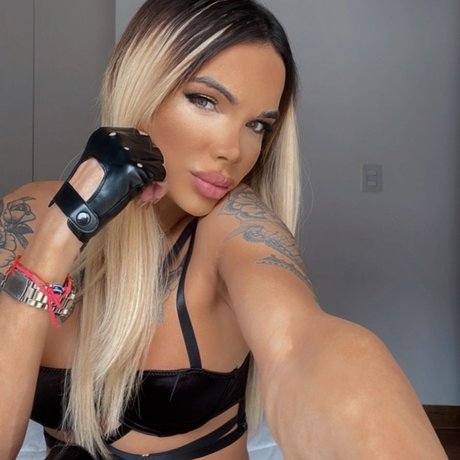 Florencia Kardashian_ model pretty pictures