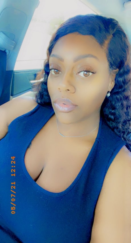 NicoleLovve pretty star photo