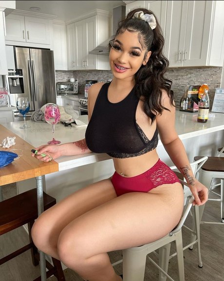 Perla Brito star exclusive galleries