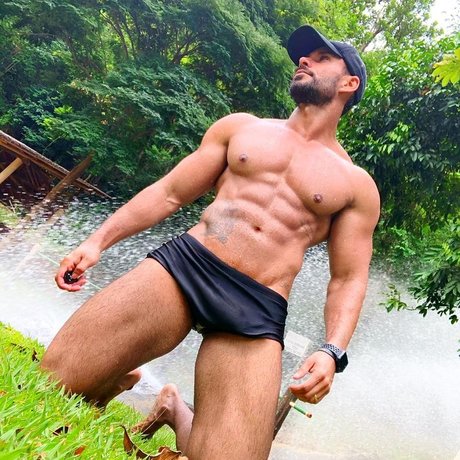 Romullo Px nude star gallery