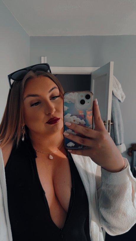 OliviaJ star porn photo