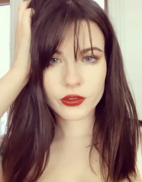 Lola Von Lust naked model images