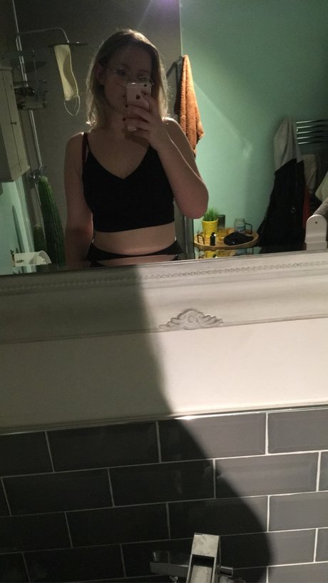 Sophia Brown model nudes images