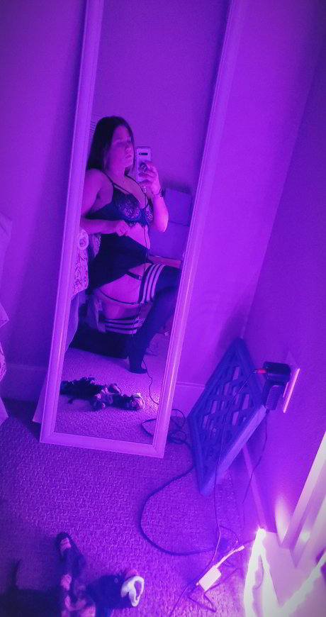 G33ky Kitten xxx model image