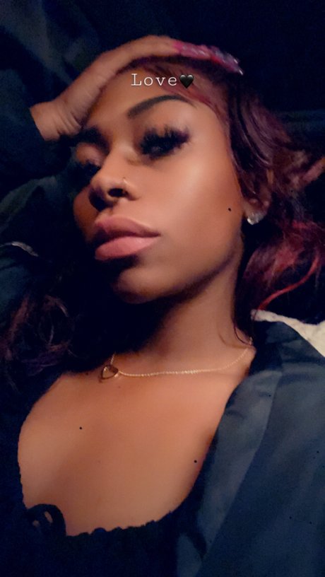 Onlyonemi pornstar naked pictures