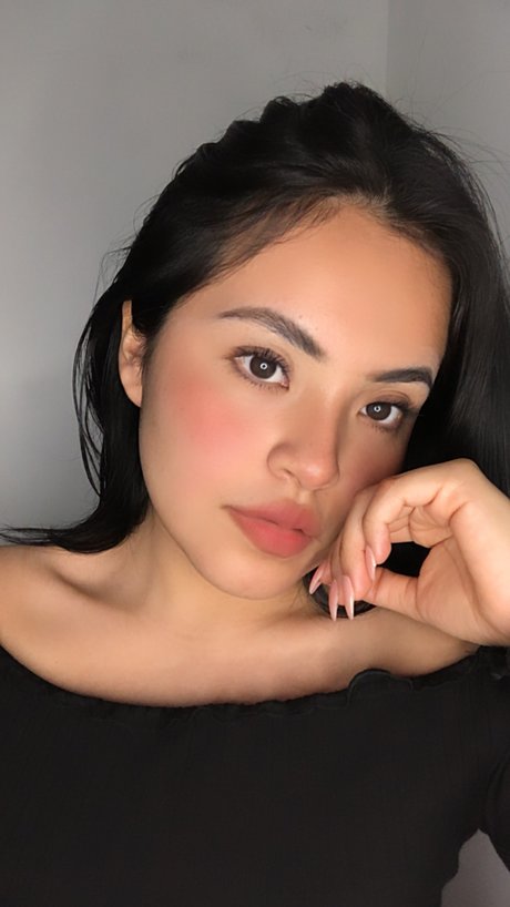 Heidi Gonzalez star beautiful img