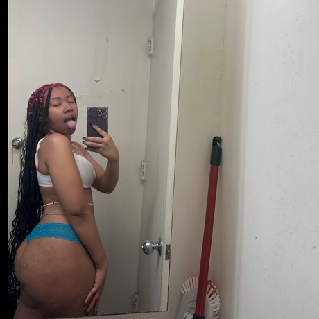 Mae Lee adult star photo