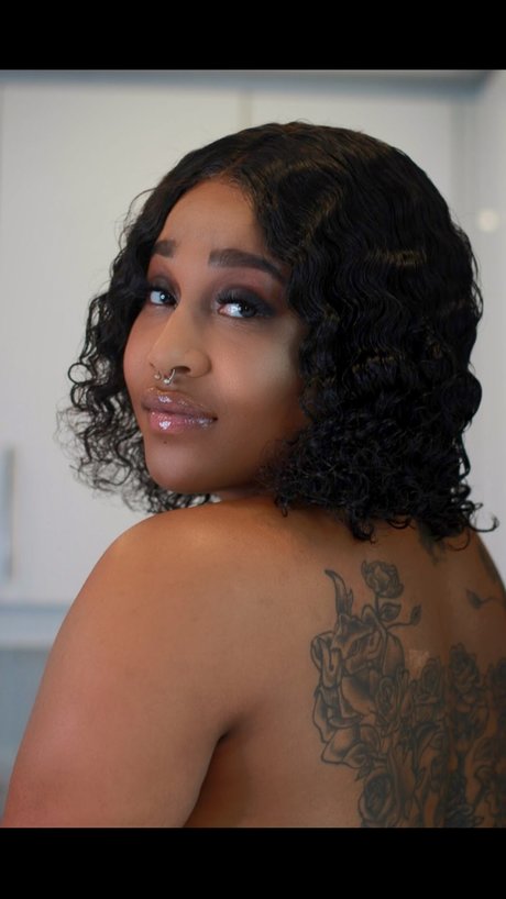 Iris L exclusive actress picture