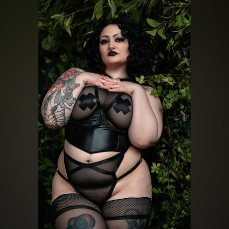 lucy lynx hot model pic