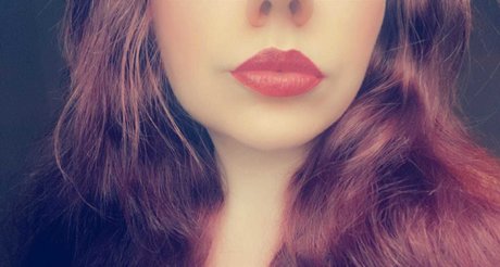 Red and Curvy pretty star images