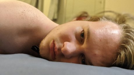 Isaac 8699 nude star photo