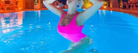 Blonde Queen pornstar exclusive pics