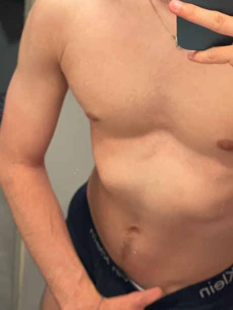 Ollie Taylor free star pictures