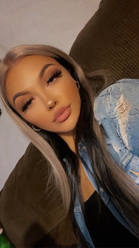 Mila Magnolia erotic pornstar pics