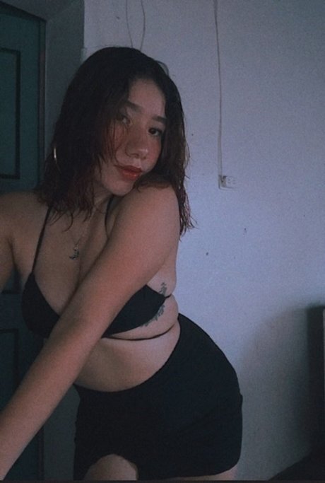 Estefany Solis model hot image