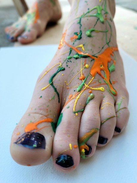 QueenDirtyFeet model erotic pic