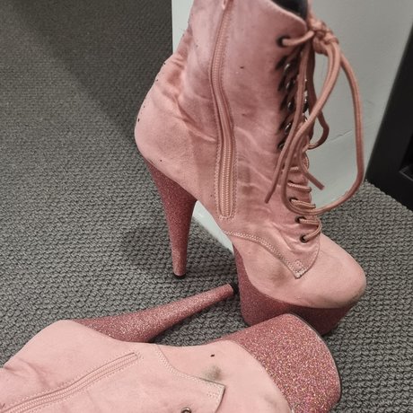 Feetsie Feet pornstar sexy pics