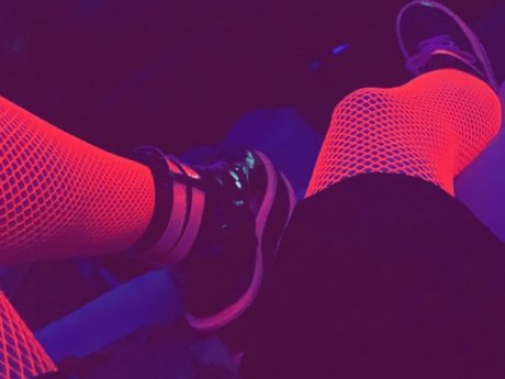 _k_ exclusive model image