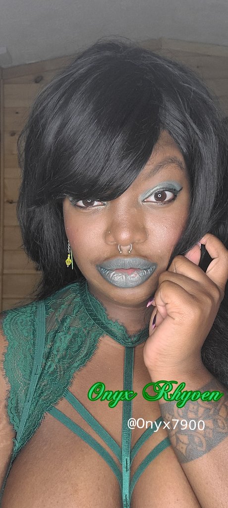 Onyx Rhyven s Page pretty actress pictures