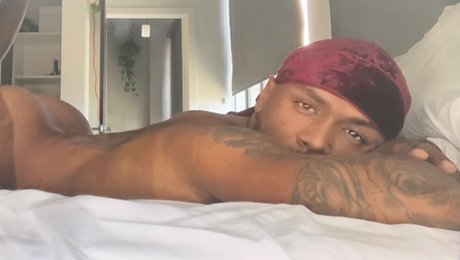 Ezra Arcane model nude img