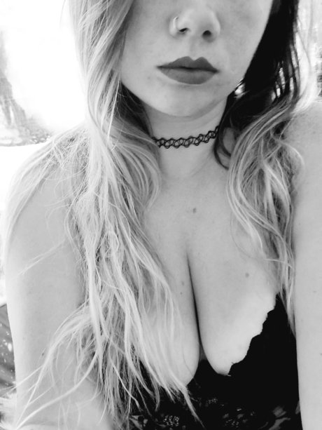 Molly Mania naked actress gallery