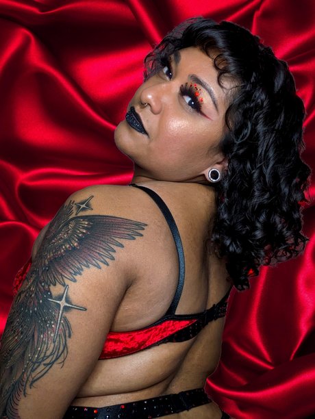 Xochii nude model gallery