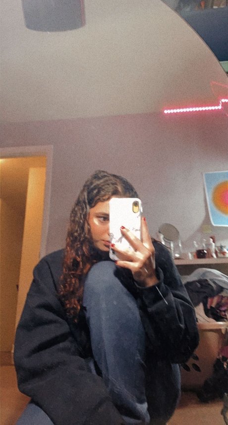 OliviaAlexis pretty model image