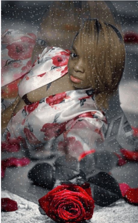 Lovely Bee erotic model image