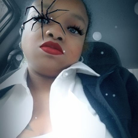 Lovely Bee pornstar naked pics