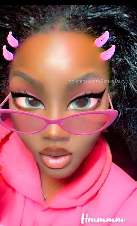 RenaeDavy model naked photo