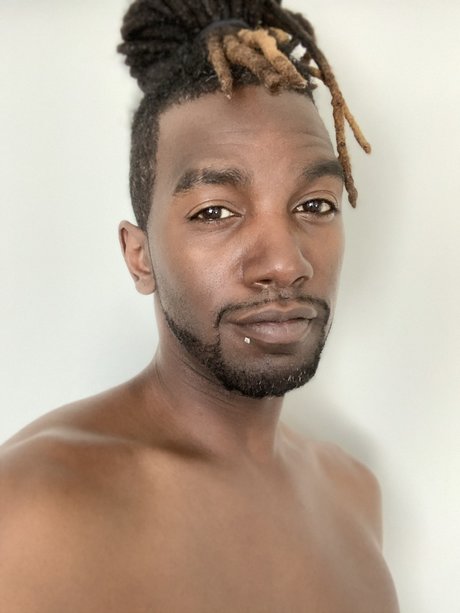 InFamouS DexXx model sex photos