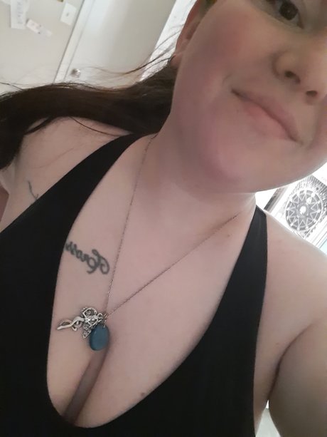 PrettyBritty hd actress pics