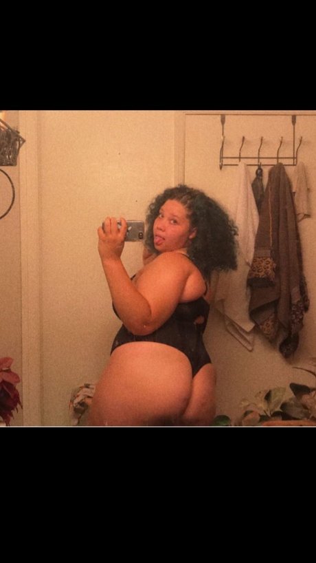 HoneeyBootyy star top pictures