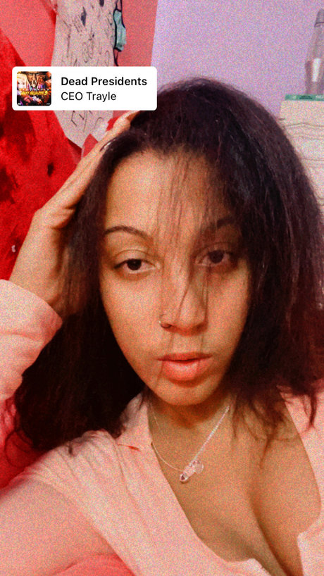 Luckilee naked pornstar photos