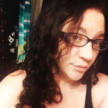 AriesQueen model best picture