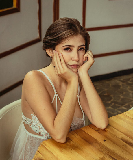 Hazel shy model perfect img