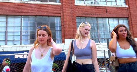 Candid Bralessday model high quality pic