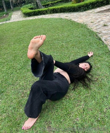 footfetishtop hot actress image