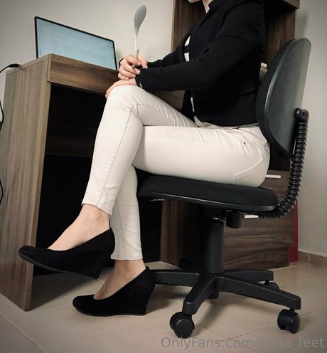 lizzie feet porn star image