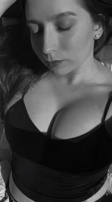 Kirsty Wells model image