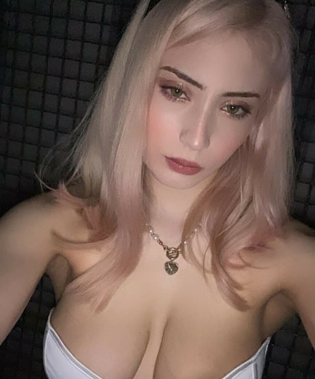 Athena Cosplay hd model image