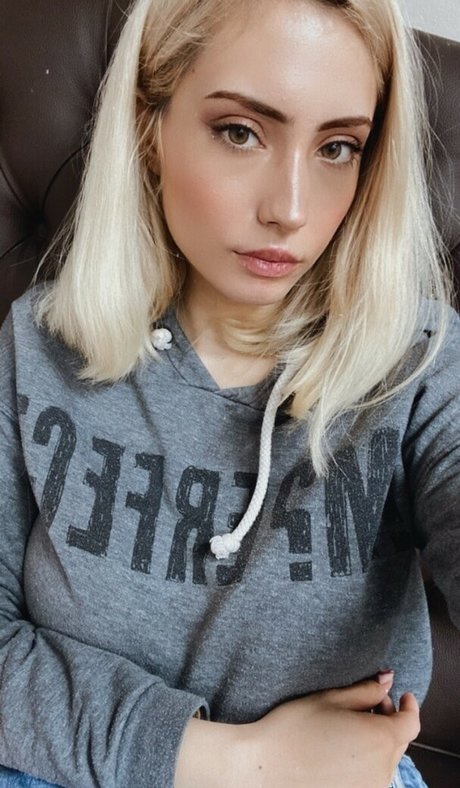 Athena Cosplay naked model photo