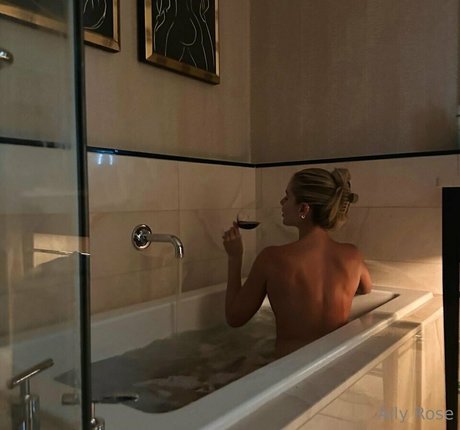 Allyyyrose pornstar naked pics