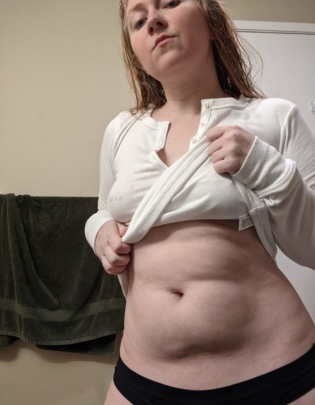 sincerelysarahtrickler pretty model pic